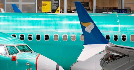 Spirit Aerosystems, unter anderem Hersteller von Flugzeugrümpfen, wurde einst aus dem Boeing-Konzern ausgegliedert. Das habe zu den bekannten Problemen geführt, unter denen Boeing derzeit leide. Jetzt holt man Spirit zurück, sieht sich aber auch mit Klagen konfrontiert.(Bild:  Spirit)