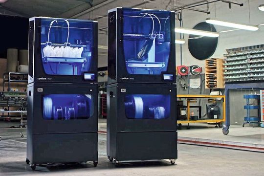 Die 3D-Drucker für die Produktion von BCN3D: der neue Epsilon W27 links und der große Bruder, der jetzt Epsilon W50 heißt. Die 3D-Drucker für die Produktion von BCN3D: der neue Epsilon W27 links und der große Bruder, der jetzt Epsilon W50 heißt.