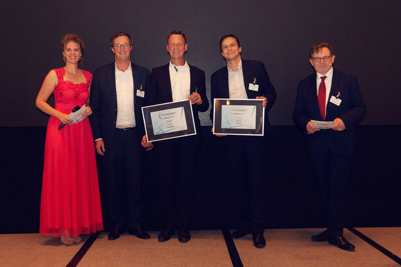In der Kategorie ePayment gehen die Preise an Paydirekt, Sofort GmbH und Paypal. Den Silber-Award für Paydirekt nimmt Dr. Wißmann entgegen, den Platin-Award für Paypal Steffen Joniak.  (Offenblen.de)
