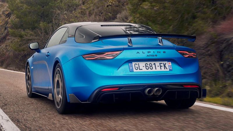 Das Carbon-Dach ist schwarz. (Bild: Alpine)