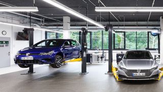 Laut einer Auswertung der Allianz-Versicherung sind die Reparaturen bei E-Autos im Schnitt teurer als bei Benzin- oder Diesel-Fahrzeugen. (Bild: Volkswagen AG)