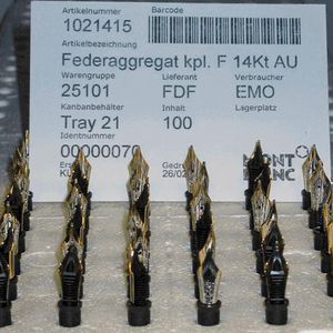 Bild 1: Die edlen Füller von Montblanc kommen mit einer Goldfeder. Logistiker optimierten mit den Mitarbeitern den Materialfluss in der Produktion.