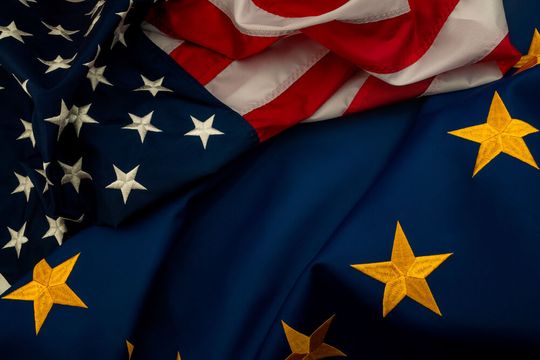 Die Uhr tickt, denn morgen wird es ernst in den USA! Der Wahlausgang zwischen Kamala Harris und Donald Trump wird sich nämlich auch auf Europa auswirken. Und das nicht nur wirtschaftlich. Hier eine Einschätzung, was kömmen könnte ...(Bild:  Victor Moussa - stock.adobe.com)