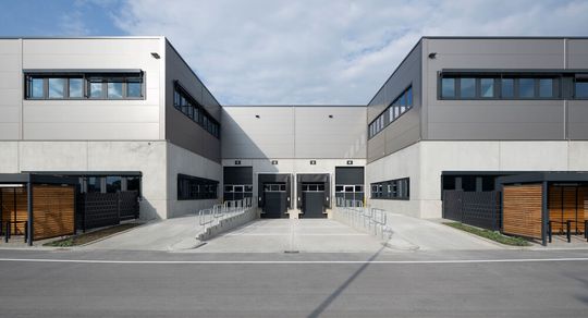 Das City Dock Augsburg bietet flexibel erweiterbare Mieteinheiten insbesondere für KMU, Gewerbe und Start-ups.(Bild:  Panattoni)