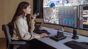 Integration von Video, Zutritt und Produktionsdaten: So schaffen Unternehmen eine ganzheitliche Sicherheit für die vernetzte Fertigung. (Bild: © stock.adobe.com)