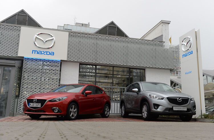 Die Aufbaugröße des Fassadenbands hängt von der individuellen Fassade des Händlerbetriebs ab. (Foto: Gebert)