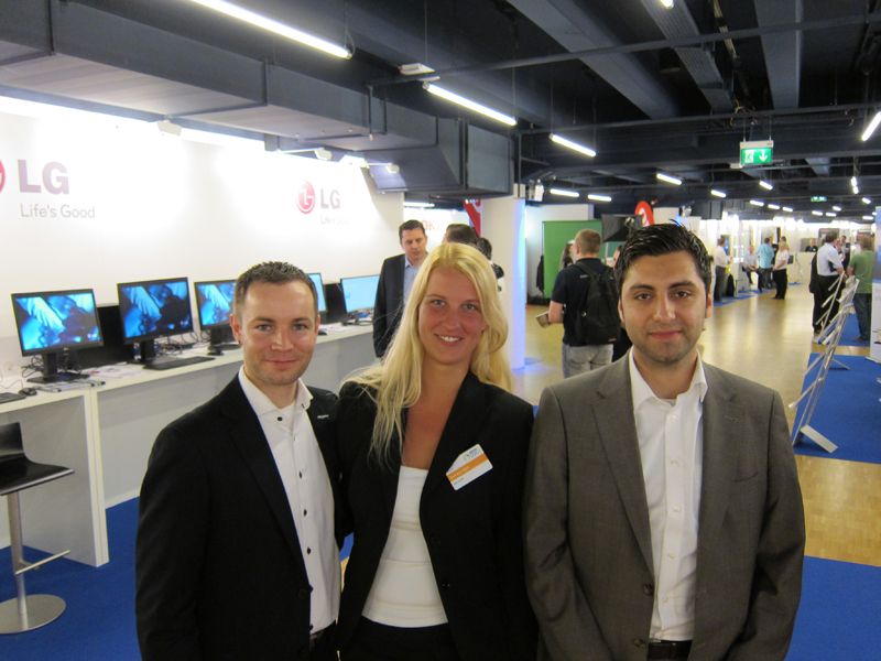 Daniela Hien, Microsoft, mit Thomas Stolze, bluechip, und Daniel Christians (r.), One.de (Bild: IT-BUSINESS)