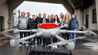 Die Deutsche Telekom unterstützt das Forschungsprojekt „Drone4Parcel5G“ mit leistungsstarker 5G-Technologie aus dem Container. Lieferdrohnen sollen auf dieser Basis sicher unterwegs sein. Mit dabei ist auch der Drohnenhersteller Third Element Aviation (Bild).  (Bild: Third Element Aviation)