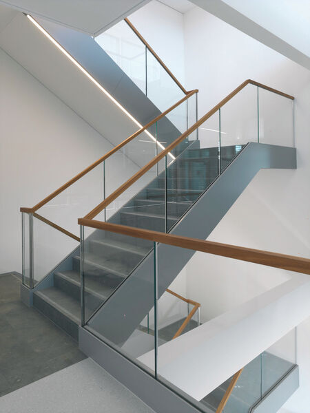 In kürzester Zeit enstand am Schweizer Roche-Standort Basel/Kaiseraugst in Modulbauweise ein neues Aus- und Weiterbildungszentrum mit 16 Laboren. (Bild: F. Hoffmann - La Roche)