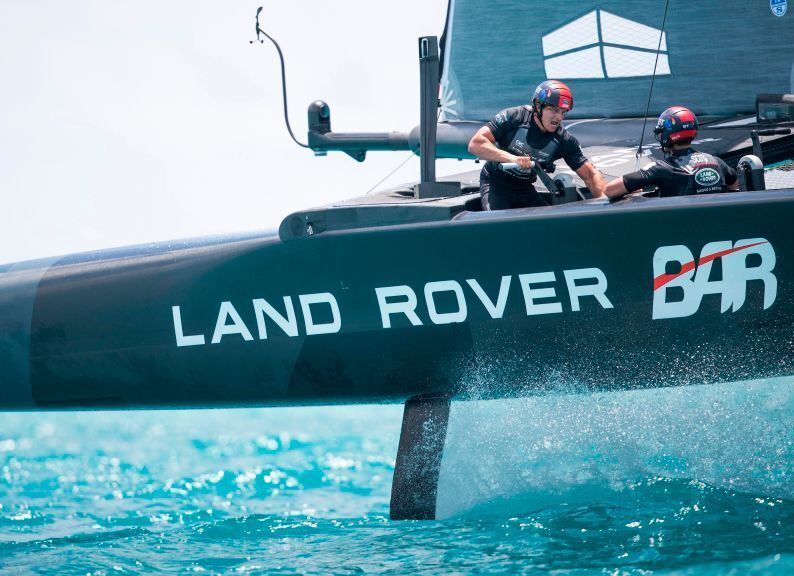  (Lload Images / Land Rover BAR)