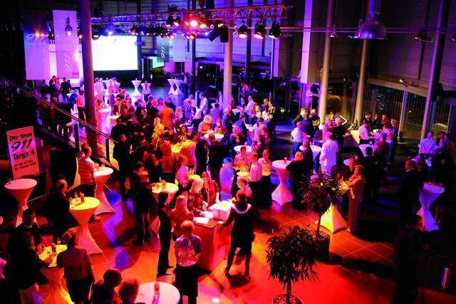Ihr Porsche-Zentrum in Leipzig, hier die Eröffnungsfeier, hat die Kamps-Gruppe massiv erweitert. (Archiv: Vogel Business Media)