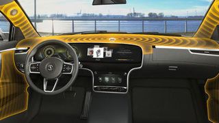 Verglichen mit gängigen High-End-Audioanlagen ist mit einer lautsprecherlosen Lösung ein zehnmal kleineres oder sogar noch geringeres Systemvolumen möglich und das Gewicht lässt sich auf einen Bruchteil reduzieren. (Continental)