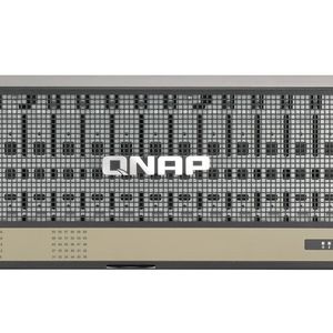 Der High-Density-Speicher im 4U-Format ermöglicht Petabyte-Erweiterungen für eine Langzeitarchivierung.(Bild:  QNAP)