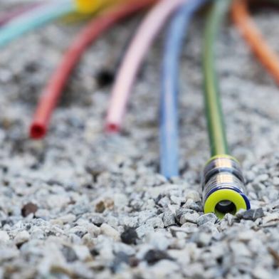 Immer mehr regionale Energieversorger verfügen über gut ausgebaute Glasfasernetze doch deren wirtschaftlicher Betrieb als vollwertiger Internet Service Provider ist komplex und teuer. Die White-Label-ISP-Plattform von Telemaxx kann hier Abhilfe schaffen. (Bild: © RioPatuca Images - stock.adobe.com)