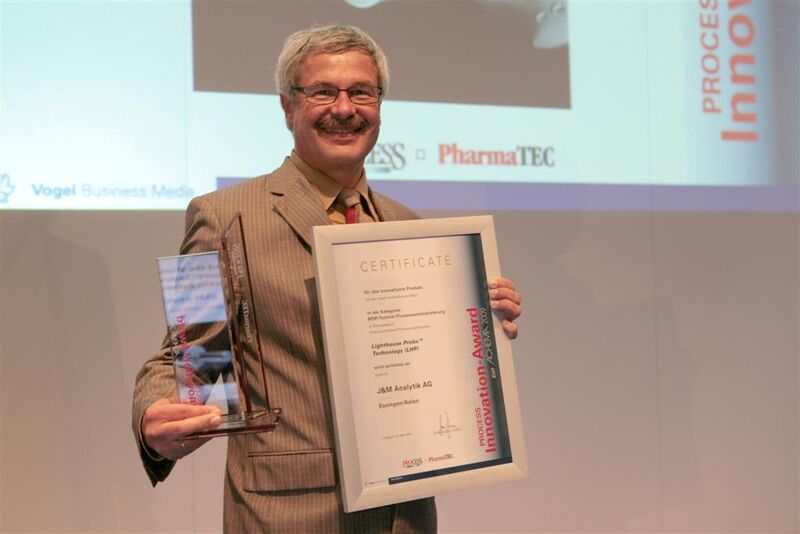 Joachim Mannhardt, Vorstand bei J&M Analytik, nahm die Auszeichnung in der Kategorie MSR-Technik/Prozessautomatisierung entgegen. (Archiv: Vogel Business Media)