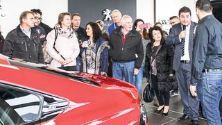 Rund 1.000 Besucher kamen am vergangenen Wochenende zum Eröffnungs-Event von Peugeot Sieber in Landshut. (Bild: Katja Mayer-Hohmuth)