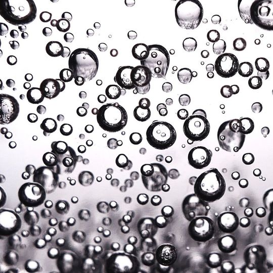 Immer mehr Unternehmen der Getränkewirtschaft, die auf Kohlensäure angewiesen sind, müssen ihre Produktion erheblich einschränken. Immer mehr Unternehmen der Getränkewirtschaft, die auf Kohlensäure angewiesen sind, müssen ihre Produktion erheblich einschränken.