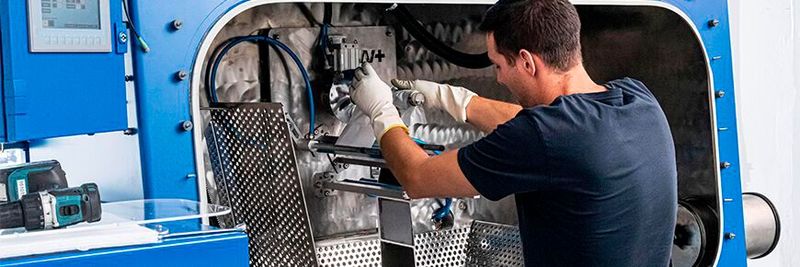 Pilotanlage: Hier werden ausgediente Batterien in ihre Einzelteile zerlegt. Pilotanlage: Hier werden ausgediente Batterien in ihre Einzelteile zerlegt.