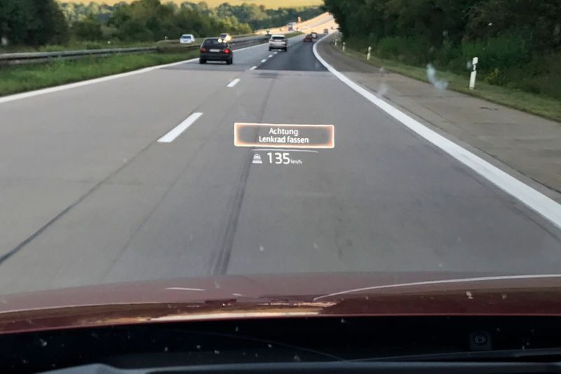 Dieses warnt den Fahrer auch davor, wenn er die Hände zu lange vom Lenkrad lässt. (Seyerlein/»kfz-betrieb«)