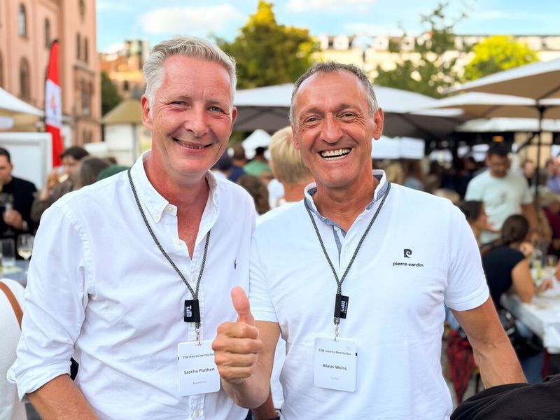 (v. l.) Sascha Plathen (BeyondTrust) mit Klaus Weiss (TIM) (Bild: TIM AG)