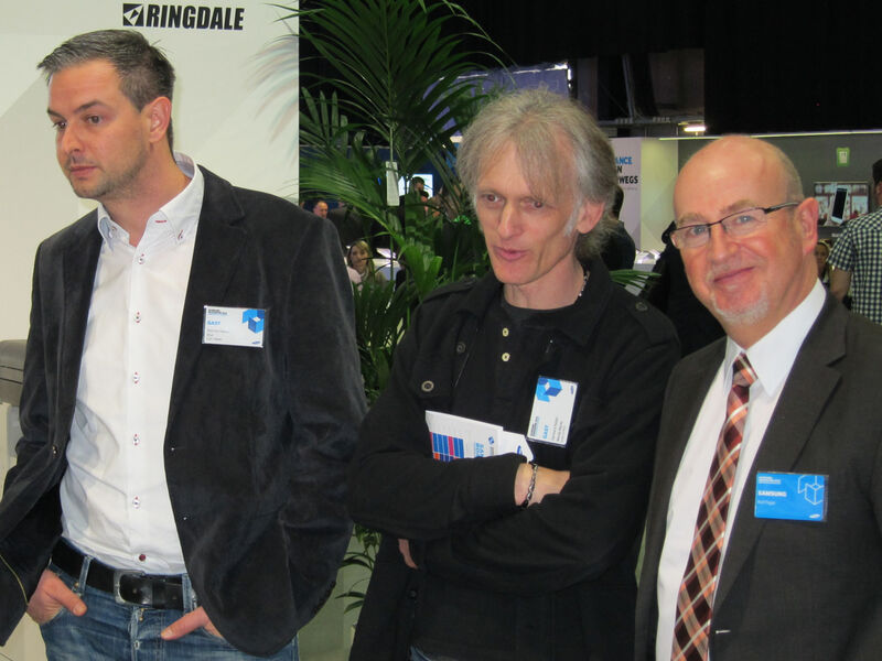 Rolf Figge von Samsung (rechts) kennt sich bestens mit Druckern aus, vermittelt sein Wissen gut gelaunt auch den Besuchern der Roadshow… (Bild: IT-BUSINESS)