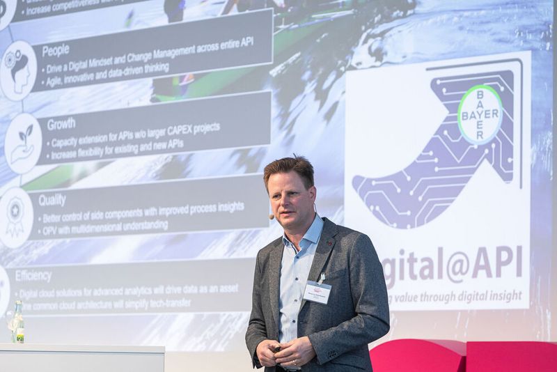 Georg von Dziembowski, Digital Lead PS-API Bayer gibt Einblicke in die Digitalisierungsstrategie der  Bayer AG (Bild: Bausewein / PROCESS)