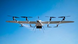 Der Albacopter ist ein Kind, das dem Know-how von sechs Fraunhofer-Instituten entsprungen ist. Er gilt als Symbiose aus Multicopter und Gleiter, indem er wie ein Albatros sehr energiesparend dahinsegeln kann, heißt es. Hier verraten die involvierten Forscher noch mehr... (Bild: Fraunhofer-IVI)