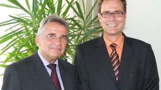 Bernd Knörr (links) und sein Nachfolger Thorsten Kühmann. (Archiv: Vogel Business Media)