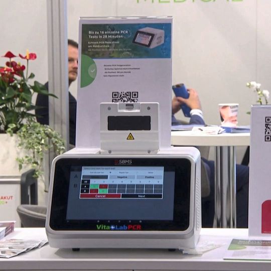 Das Video zeigt, wie Aussteller der Medica 2021 auf Herausforderungen wie die Corona-Pandemie reagieren.(Bild:  Medica.de)