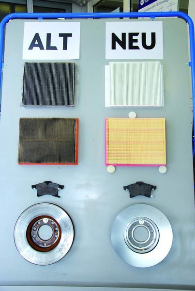 In der Direktannahme werden die Servicekunden mit alten und neuen sicherheitsrelevanten Verschleißteilen konfrontiert. (Archiv: Vogel Business Media)