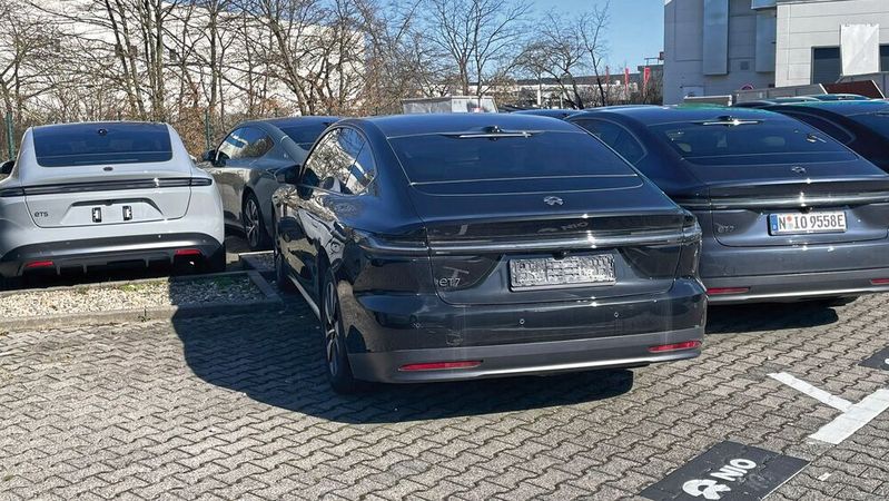 Nio-Modelle auf Halde: Autos aus China stoßen in Deutschland im europäischen Vergleich auf relativ großes Interesse. Gleichzeitig ist die Markenloyalität sehr hoch.(Bild:  Grimm – VCG)