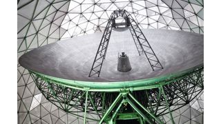 TIRA warnt vor Weltraummüll: Das Weltraumbeobachtungsradar des Fraunhofer FHR entdeckt kleinste Trümmerteilchen von circa 2 cm Größe in einer Entfernung von 1000 km.  (Fraunhofer FHR / Uwe Bellhäuser)