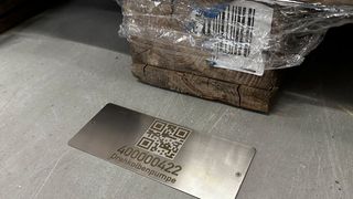 Lasergravierte Metalletiketten taugen gut für Anwendungen sowohl innen als auch im Außenbereich. (Bild: ONK)