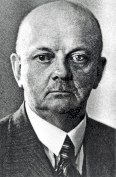 1907: Umwandlung der Aerzener Maschinenfabrik in eine GmbH. Hermann Allstaedt, Urgroßvater des heutigen CEOs Klaus-Hasso Heller, wird Geschäftsführer und erster Gesellschafter.  (Bild: Aerzener Maschinenfabrik)