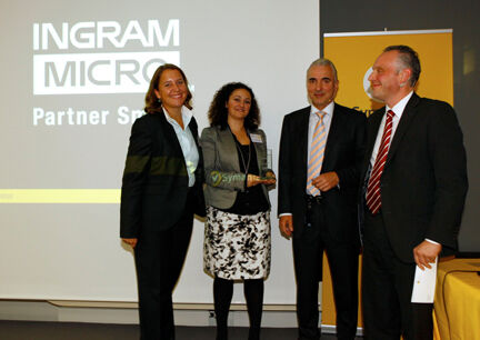 And the Broadline-Award goes to – Ingram! v.l.n.r. Jana Buckesfeld (Symantec), Andrea Schwitzer, (Ingram Micro), Andreas Zeitler und Alexander Neff (beide Symantec) (Archiv: Vogel Business Media)