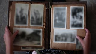 Demenz lässt Erinnerungen verblassen. Ursache sind wahrscheinlich verklumpende Proteine im Gehirn. (gemeinfrei, Laura Fuhrman)