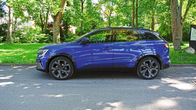 Renault Austral in der Ausstattungslinie „Alpine“. Renault Austral in der Ausstattungslinie „Alpine“.