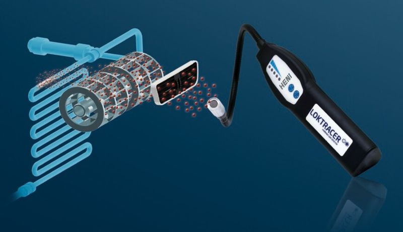 Beim Austritt aus den Lüftungsdüsen ist die Leckage im Bereich Verdampfer. (Foto: Heni)