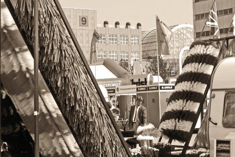 Tanken und Waschen ist auf der Automechanika in Frankfurt schon lange ein wichtiger Bereich, wie hier 1986... (Foto: Messe Frankfurt)