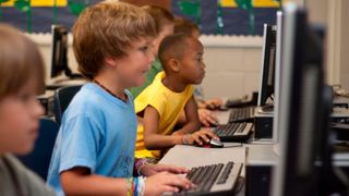 Horst Nasko, Vorstand der Heinz Nixdorf Stiftung, spricht sich für ein bundesweites Pflichtfach Informatik entlang der gesamten Schullaufbahn und an allen Schularten aus. (Bild: frei lizenziert)
