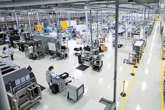 Industrial Security gewährleistet die Verfügbarkeit von Maschinen und Anlagen sowie die Integrität und Vertraulichkeit von maschinellen Daten und Prozessen. Industrial Security gewährleistet die Verfügbarkeit von Maschinen und Anlagen sowie die Integrität und Vertraulichkeit von maschinellen Daten und Prozessen.
