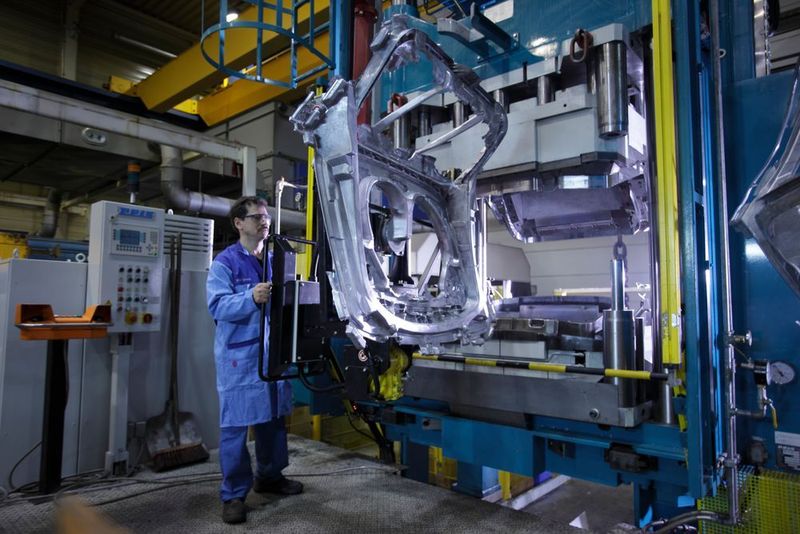 BMW Werk Landshut: Leichtmetall-Giesserei, Aluminium-Druckguss Heckklappe BMW 5er Gran Turismo. (BMW Group)