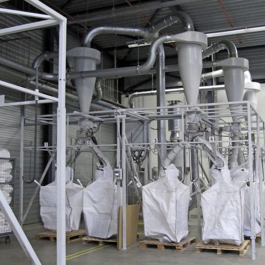 Für die Big-Bag-Befüllung bietet Getecha höhenverstellbare Gestelle zum Einhängen von einem oder zwei Big Bags. Die Gestelle für zwei Big Bags verfügen über eine manuelle oder eine automatische Pneumatik-Weiche. (Bild:  Getecha)