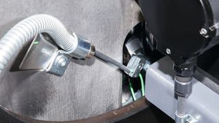 Dehnungssensoren von Kistler dienen als Frühwarnsystem, da sie die aufgewendete Kraft und den Prozessverlauf von Maschinen und Werkzeugen überwachen. (Kistler)