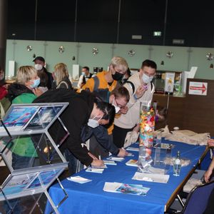 Am Empfang können sich die Besucher für den LABORPRAXIS-Newsletter eintragen. Als Dankeschön gibt es eine Plüschmikrobe. Weitere Infos zu den kommenden LAB-SUPPLY-Messen finden Sie auf www.lab-supply.info. (LABORPRAXIS, C. Lüttmann)