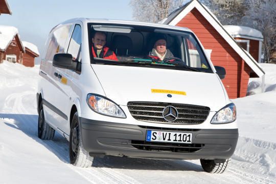 Mercedes startet bei den Elektroautos nicht mit einem Pkw, sondern mit dem elektrisch angetriebenen Vito, der im Oktober 2010 auf den Markt kommen soll. In Wintertests musste das Fahrzeug seine Ganzjahrestauglichkeit unter Beweis stellen. (Archiv: Vogel Business Media)