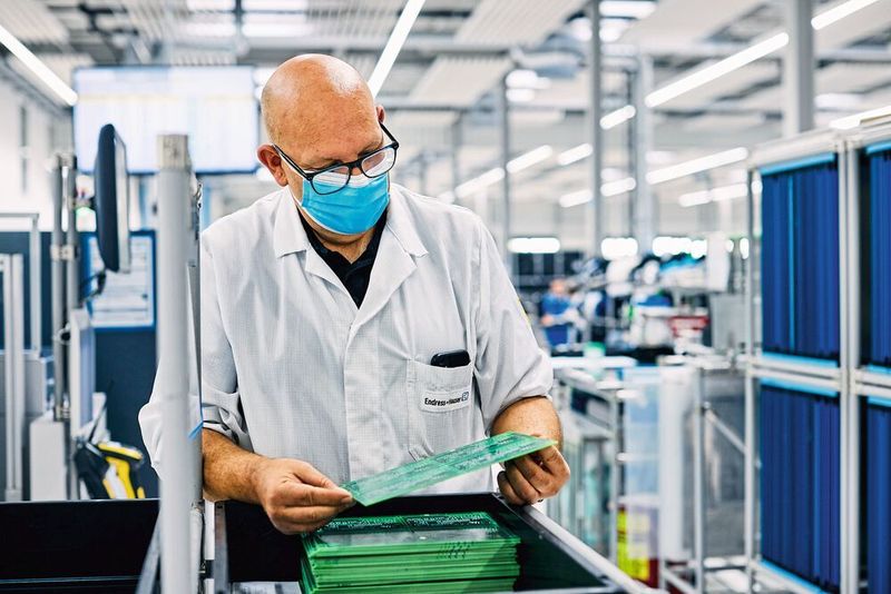 Satte 195,1 Millionen Euro gab das Unternehmen für Forschung und Entwicklung aus – das entspricht 7,6 Prozent des Umsatzes.  (Endress+Hauser)