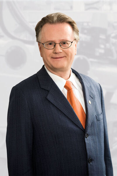 Andreas Lapp, Vorstandsvorsitzender der Stuttgarter Lapp Holding AG über das abgelaufene Geschäftsjahr 2014/2015: „Wir haben unsere Ziele im Wesentlichen erreicht und unsere Marktposition weiter ausgebaut. Während der VDMA 2015 für den Maschinen- und Anlagenbau – dem wichtigsten Absatzmarkt der Lapp Gruppe – ein Null-Wachstum prognostiziert hatte, konnten wir uns ganz klar vom allgemeinen Trend erfolgreich absetzen. Wir sind besser als der Branchendurchschnitt.“ (Bild: Lapp)