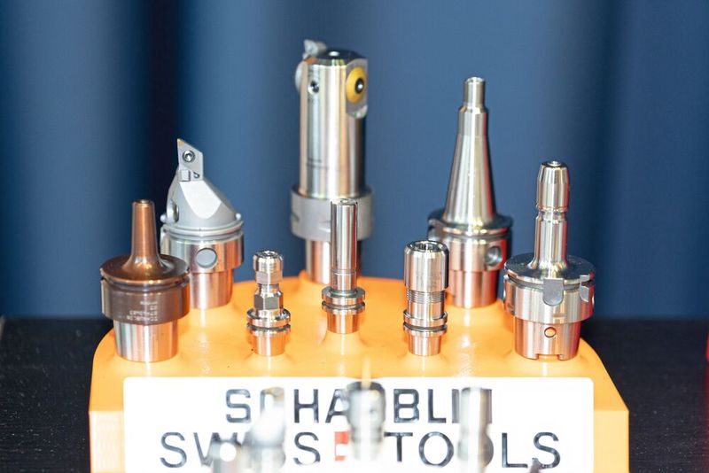 Spannmittel und Ausdrehwerkzeuge präsentierte ein Westschweizer Unternehmen auf den Swissmem Zerspanungsseminar. (Bild: Matthias Böhm)