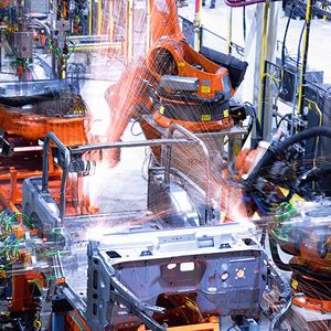 Automatisierte Fertigung braucht optimal durchgeplante Supply Chains. Advanced-Planning-&-Scheduling-Software gibt dazu das jederzeit aktuelle Planungsbild.